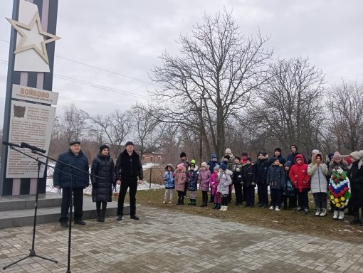 МИТИНГ, ПОСВЯЩЕННЫЙ ОСВОБОЖДЕНИЮ ПОСЕЛКА ВОЙКОВО ОТ НЕМЕЦКО-ФАШИСТСКИХ ЗАХВАТЧИКОВ